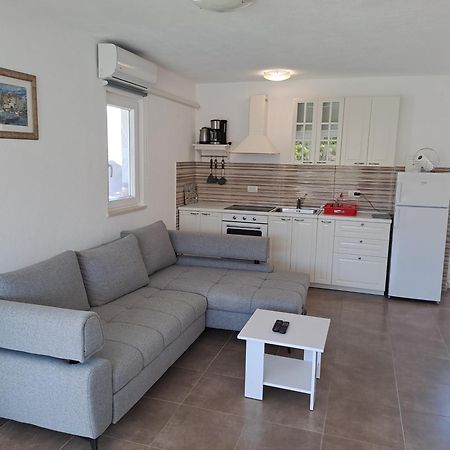 Nane Garden House With Heated Pool Villa Mirce Dış mekan fotoğraf