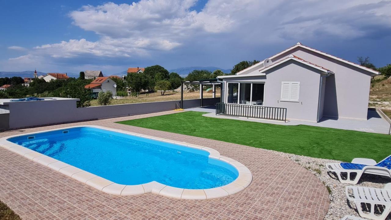 Nane Garden House With Heated Pool Villa Mirce Dış mekan fotoğraf