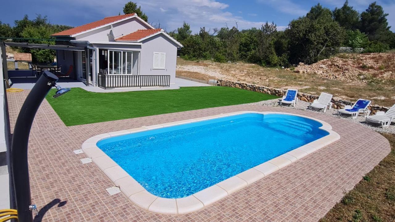 Nane Garden House With Heated Pool Villa Mirce Dış mekan fotoğraf