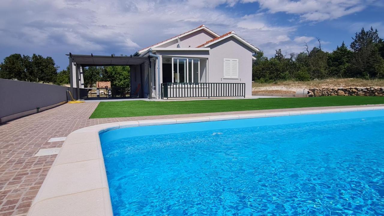 Nane Garden House With Heated Pool Villa Mirce Dış mekan fotoğraf