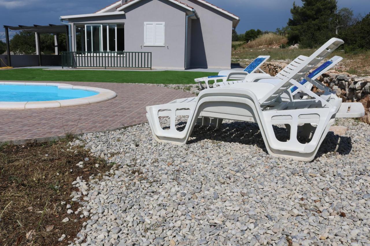 Nane Garden House With Heated Pool Villa Mirce Dış mekan fotoğraf