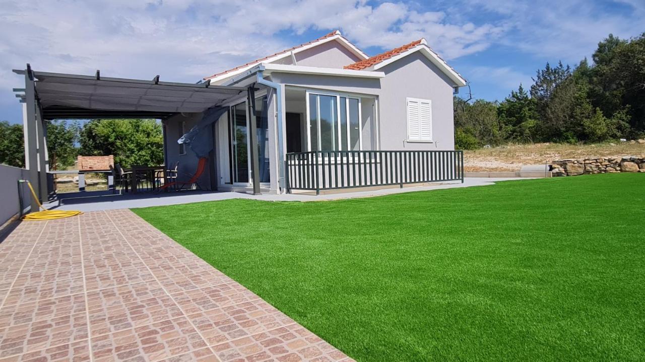 Nane Garden House With Heated Pool Villa Mirce Dış mekan fotoğraf